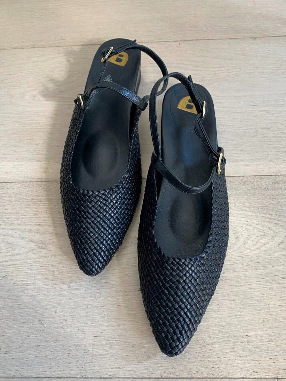 Like New Bared Footwear size 7.5-8 Goldeneye Woven Leather Black Ballet Flats